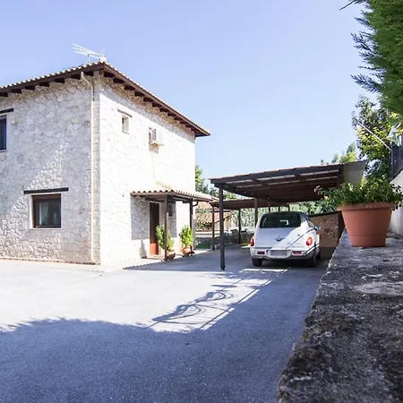 Jenny Villa Kriopigi