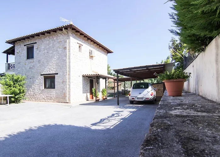 Jenny Villa Kriopigi